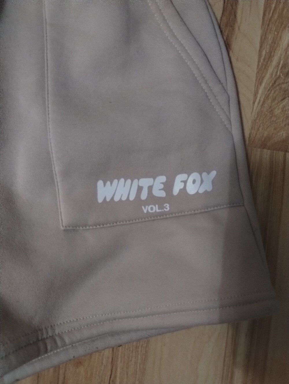 White Fox Tan Shorts Medium - Picture 4 of 5